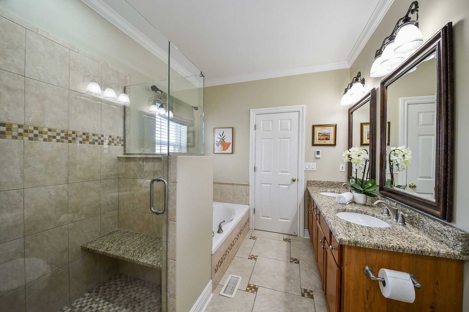 39W578 Newton Square, Geneva, IL 60134