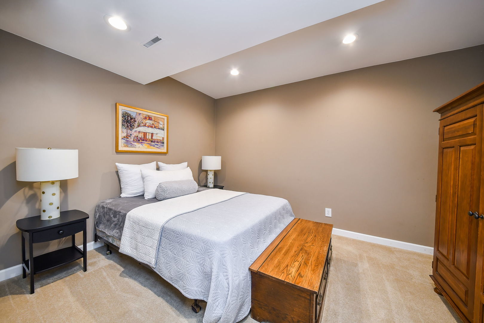 39W578 Newton Square, Geneva, IL 60134