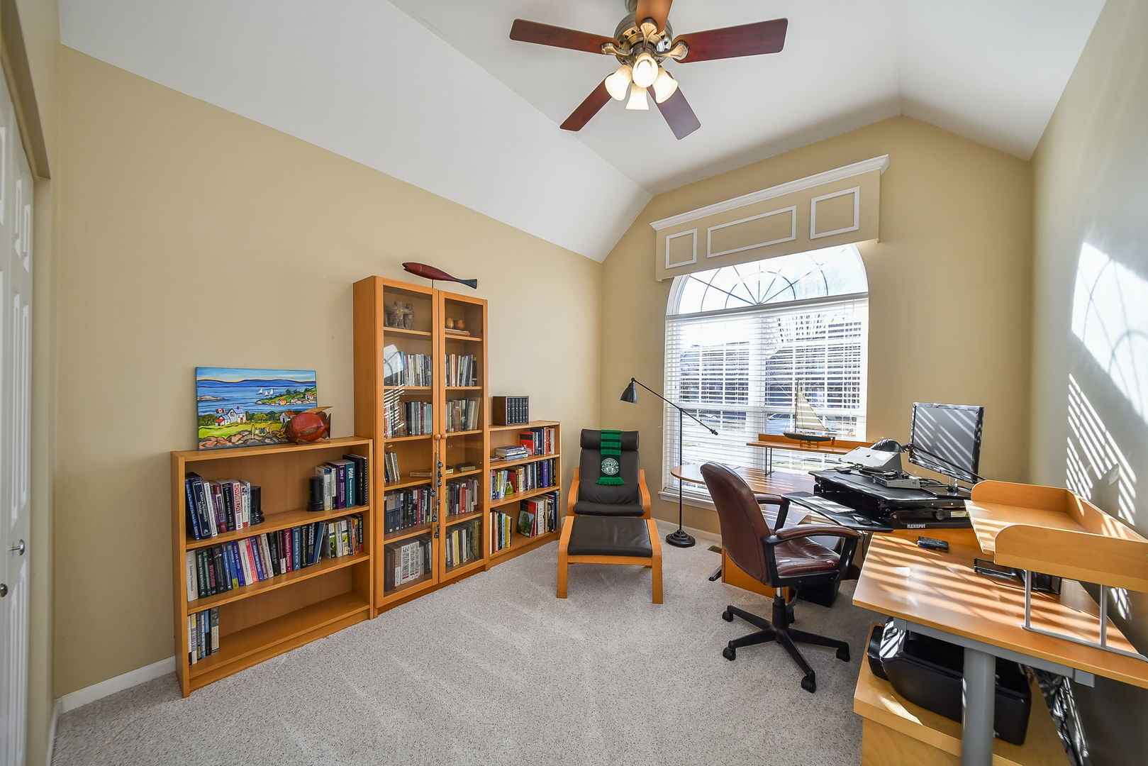 39W578 Newton Square, Geneva, IL 60134