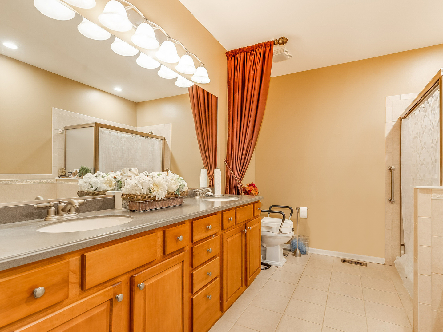 2805 Bond Circle #2805, Naperville, IL 60563