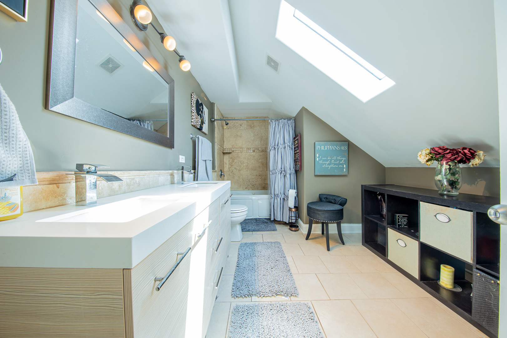 10215 S Charles Street, Chicago, IL 60643