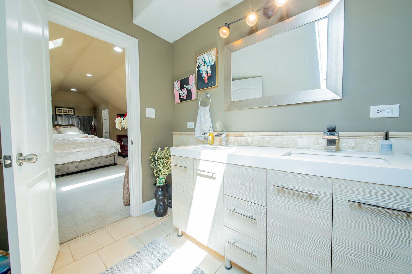 10215 S Charles Street, Chicago, IL 60643