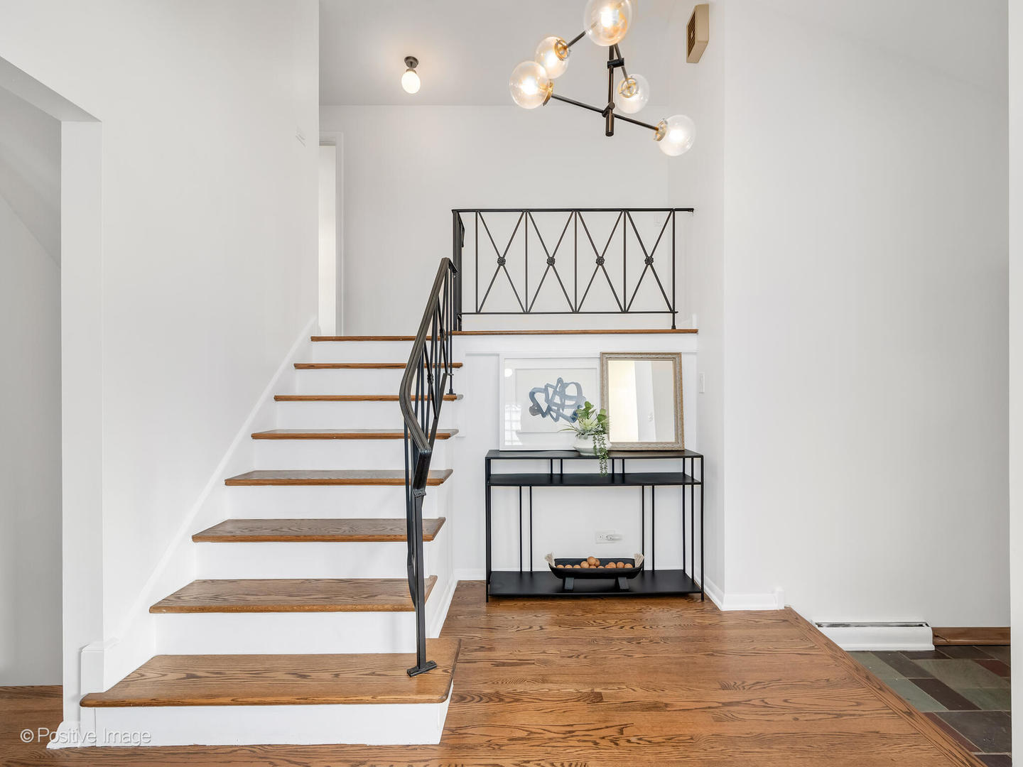 284 Blackhawk Road, Riverside, IL 60546