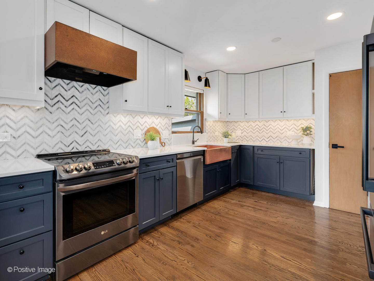 284 Blackhawk Road, Riverside, IL 60546