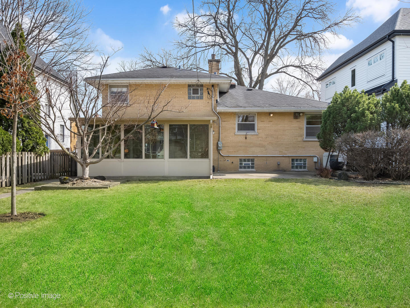 284 Blackhawk Road, Riverside, IL 60546