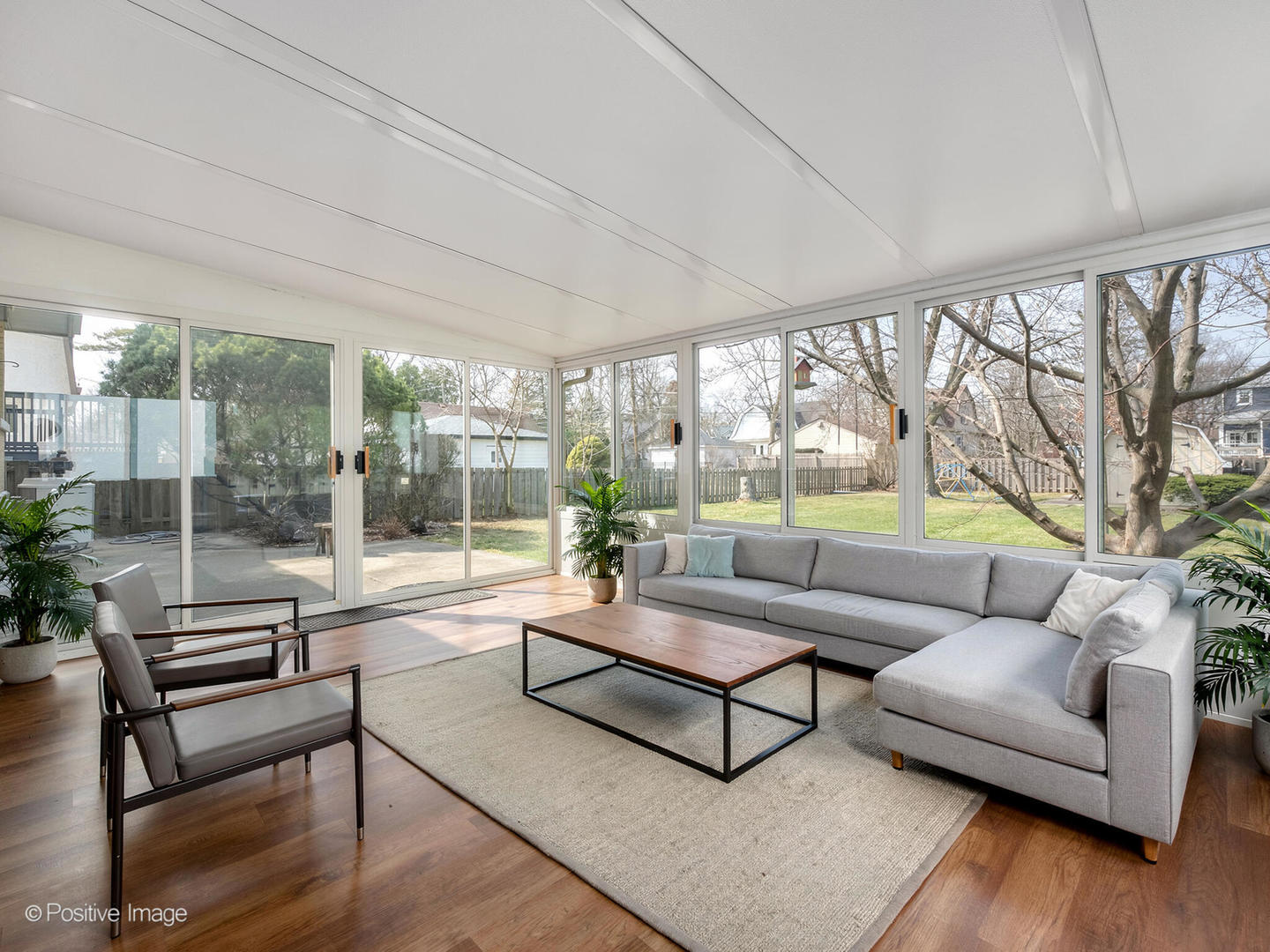 284 Blackhawk Road, Riverside, IL 60546