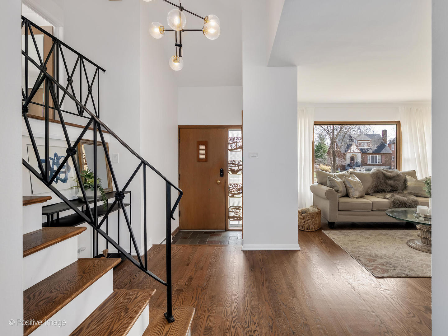 284 Blackhawk Road, Riverside, IL 60546