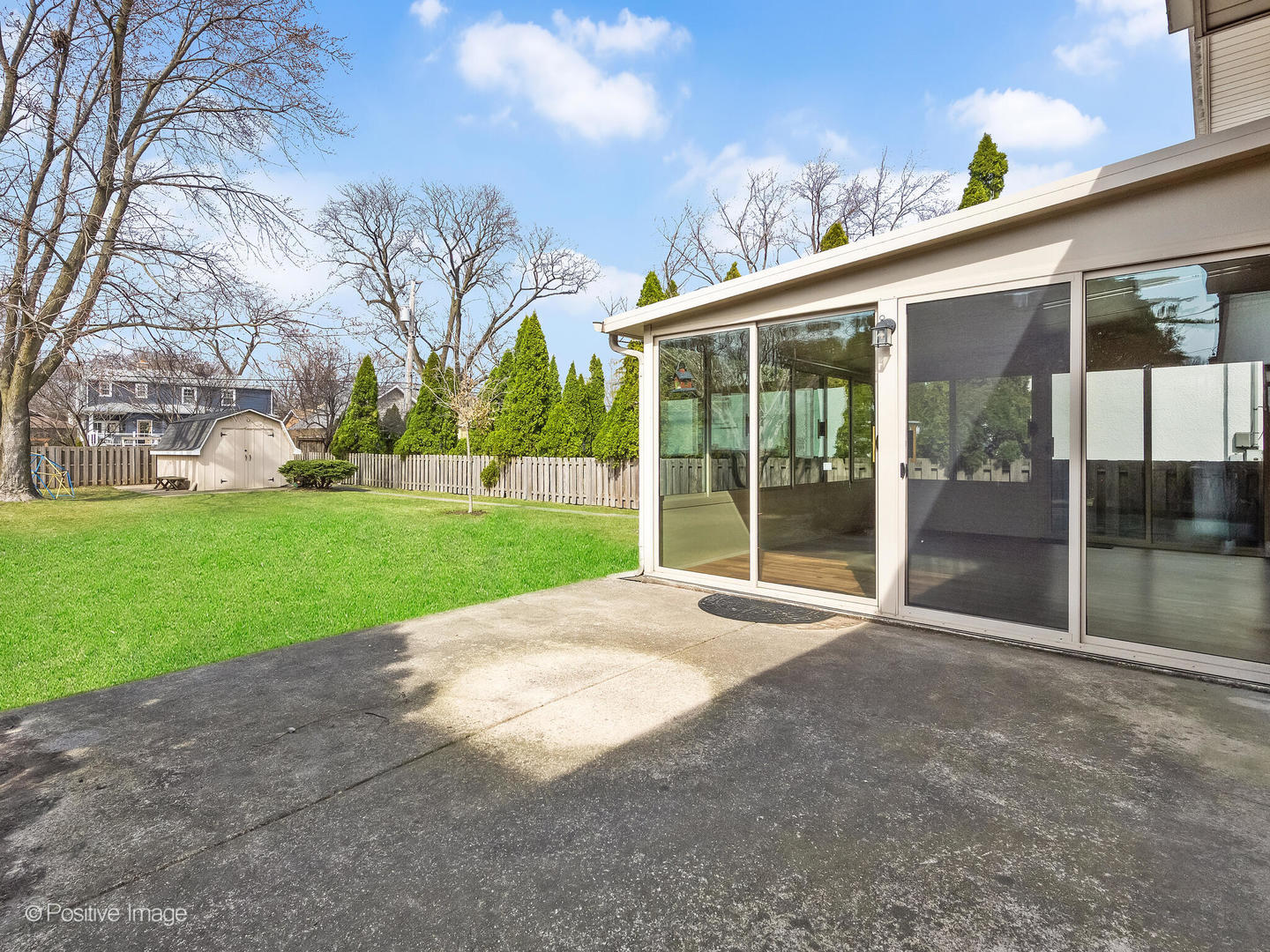 284 Blackhawk Road, Riverside, IL 60546