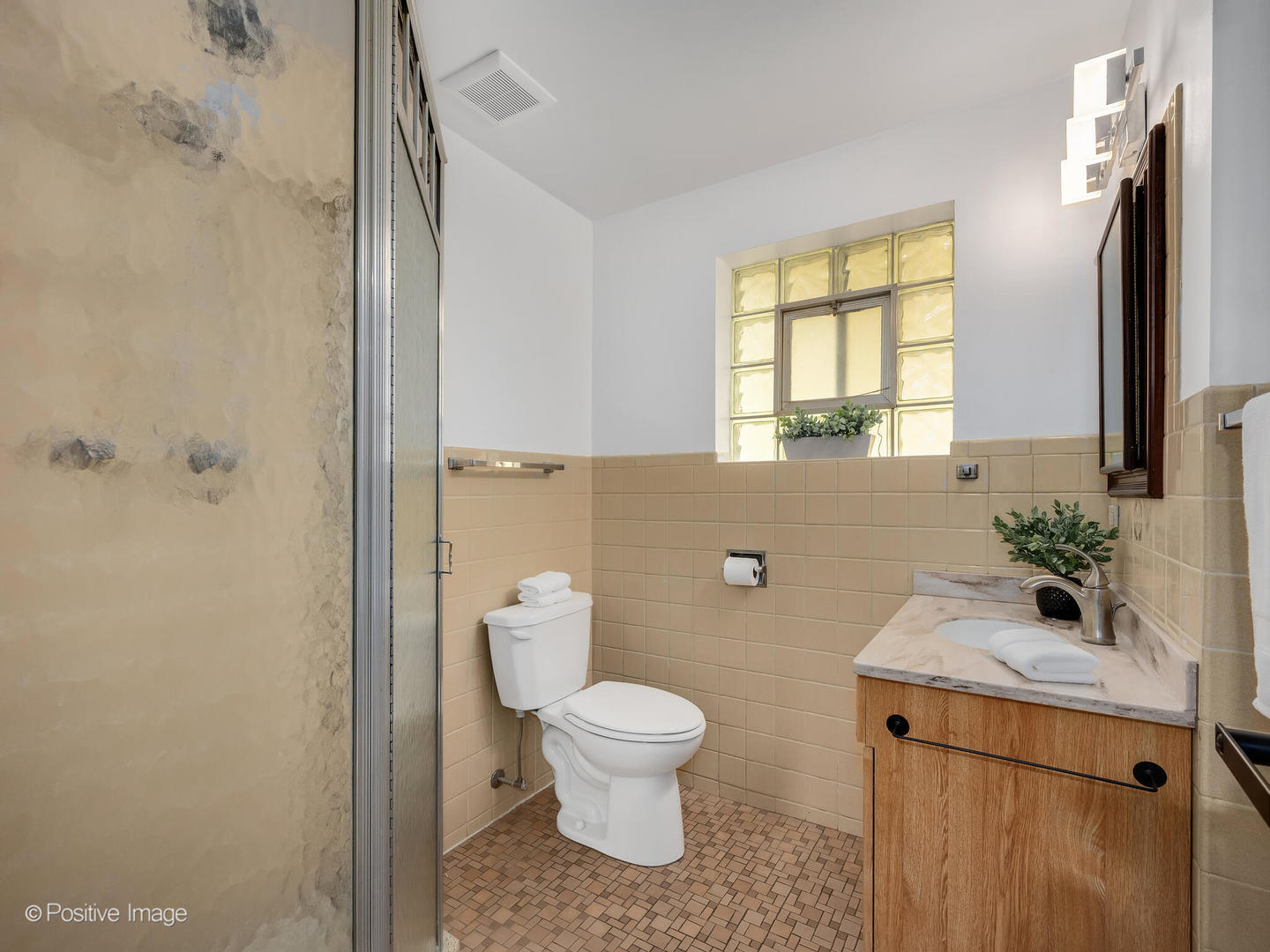 284 Blackhawk Road, Riverside, IL 60546