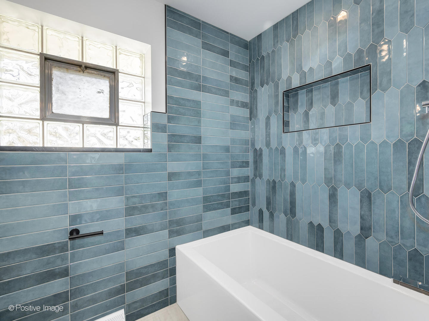 284 Blackhawk Road, Riverside, IL 60546