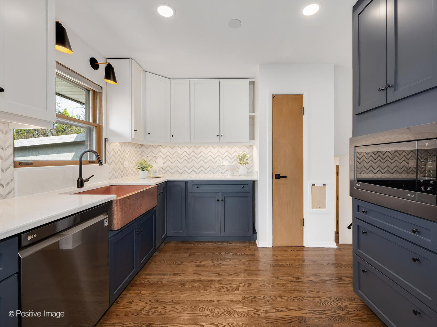 284 Blackhawk Road, Riverside, IL 60546