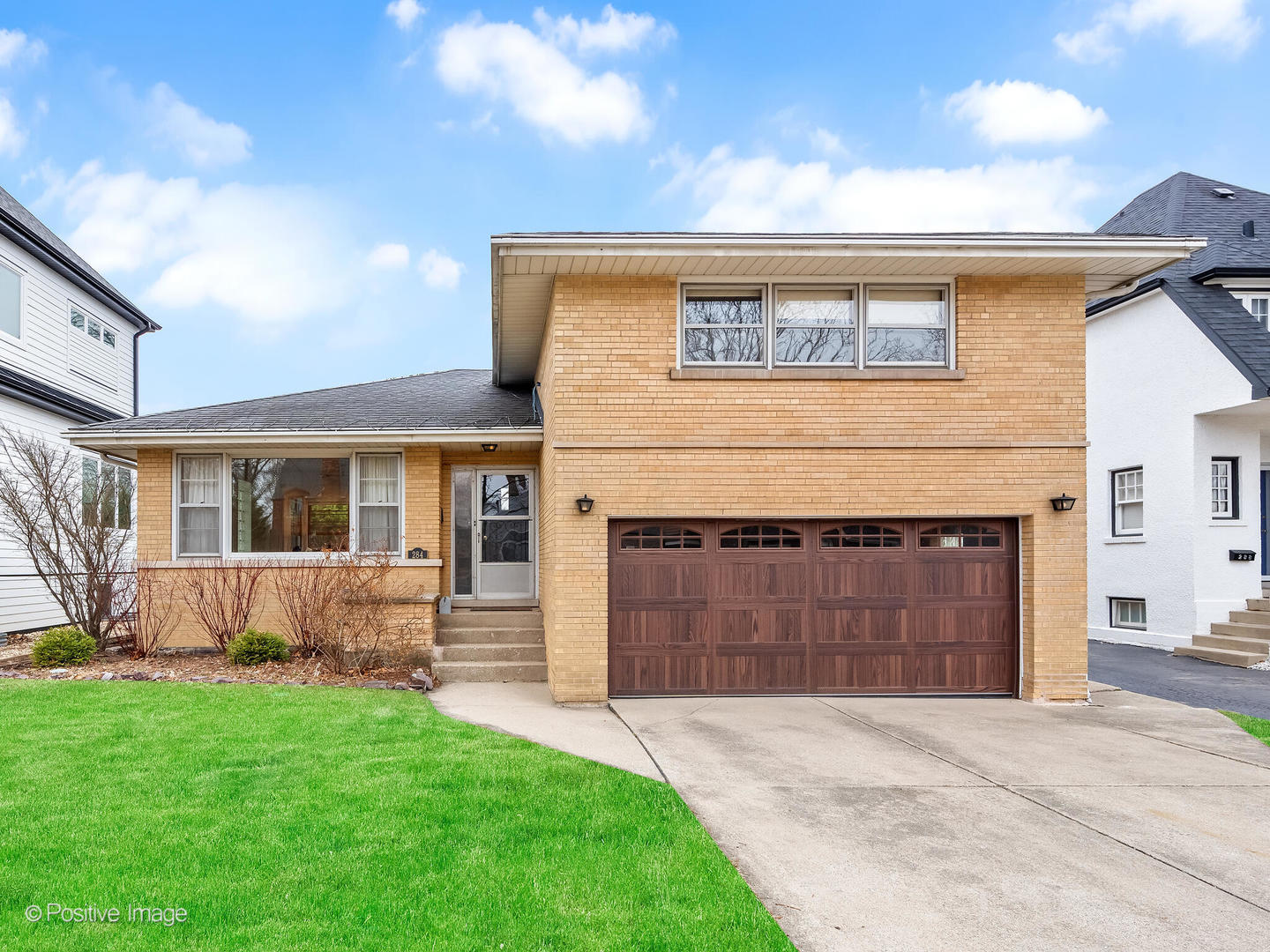 284 Blackhawk Road, Riverside, IL 60546