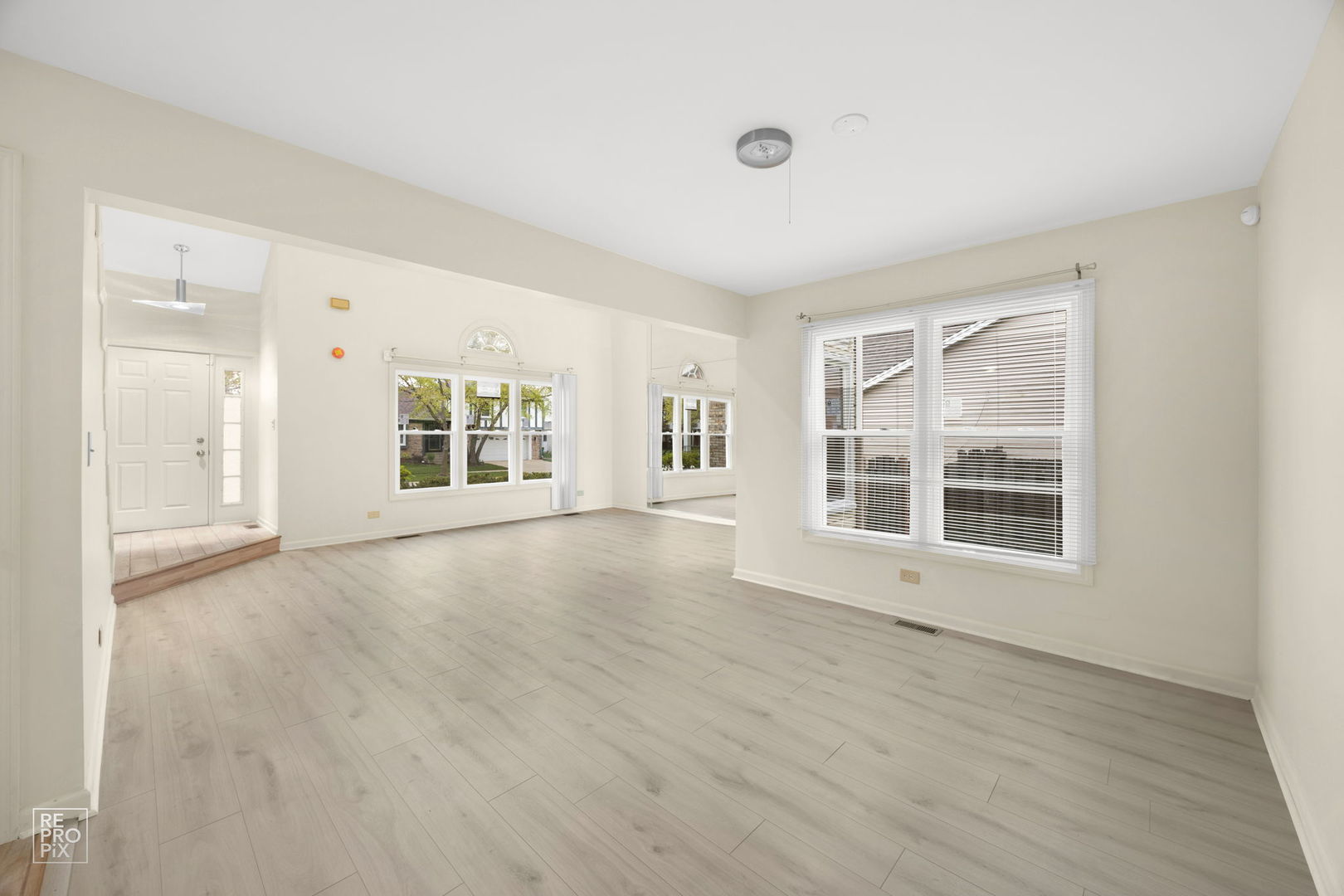 1002 HOBSON Drive, Buffalo Grove, IL 60089