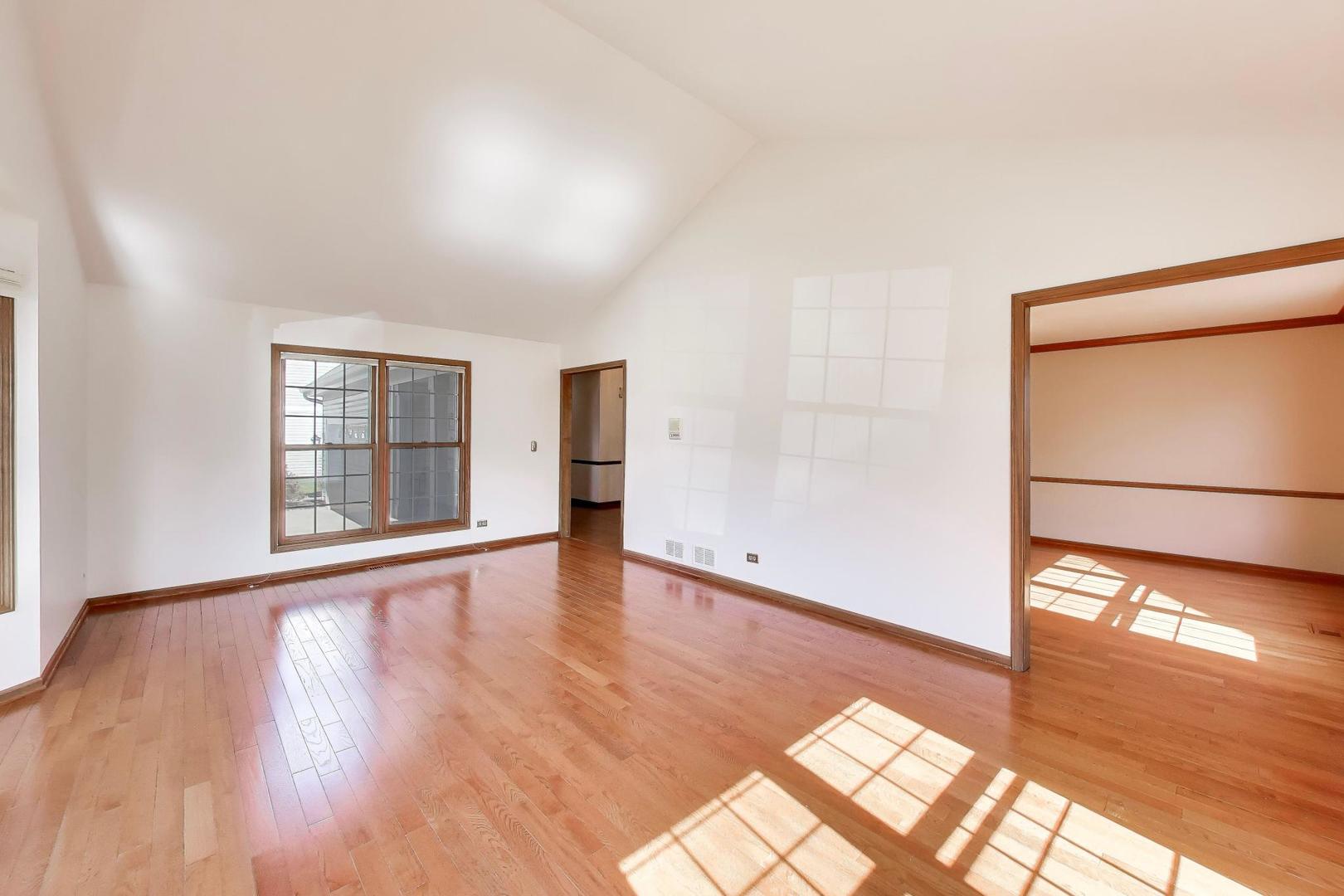 1219 Montego Court, Elk Grove Village, IL 60007