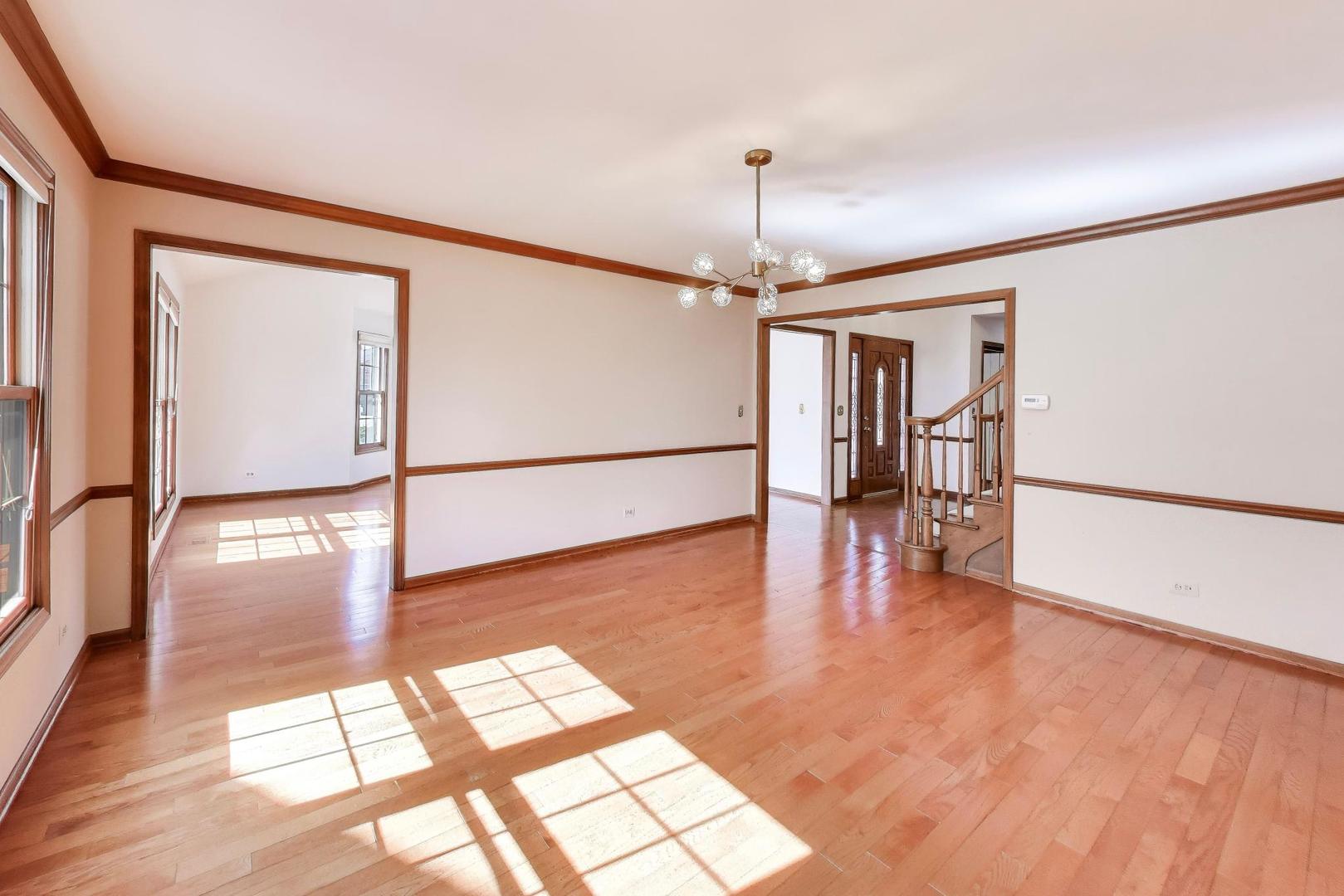 1219 Montego Court, Elk Grove Village, IL 60007