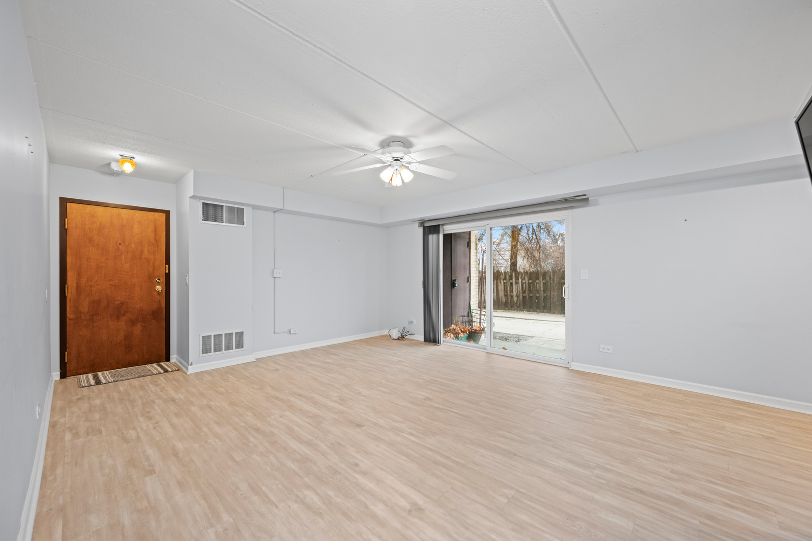 810 N River Road #1C, Mount Prospect, IL 60056