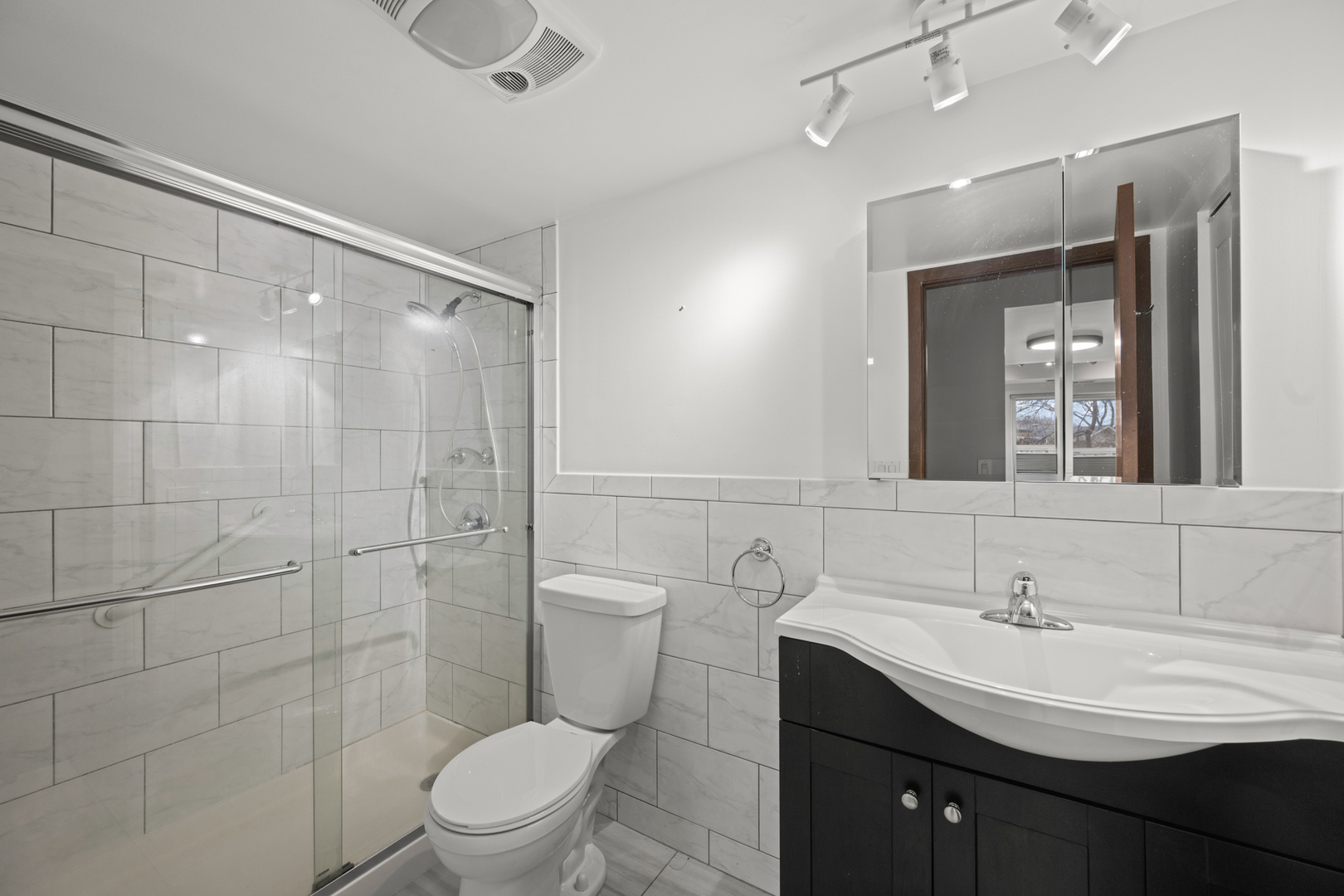 810 N River Road #1C, Mount Prospect, IL 60056