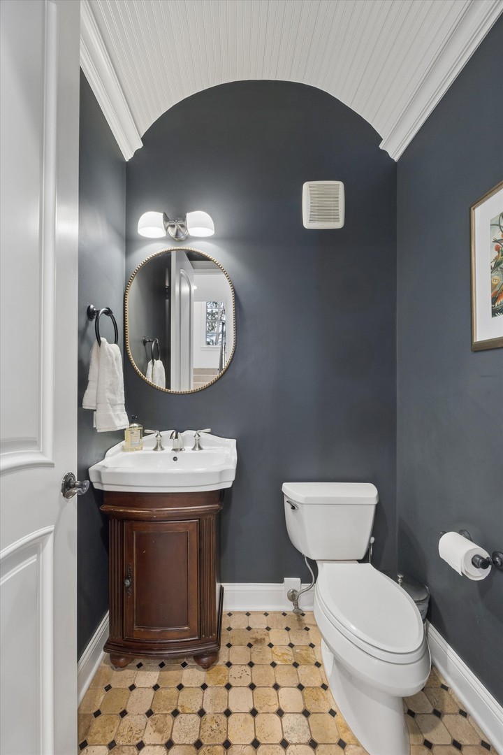 425 S Quincy Avenue, Hinsdale, IL 60521