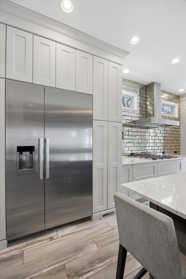 425 S Quincy Avenue, Hinsdale, IL 60521