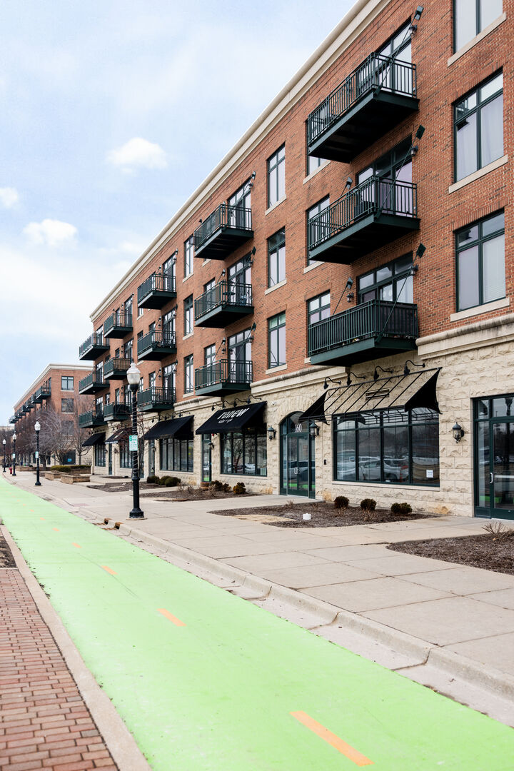 160 S River Street #211, Aurora, IL 60506