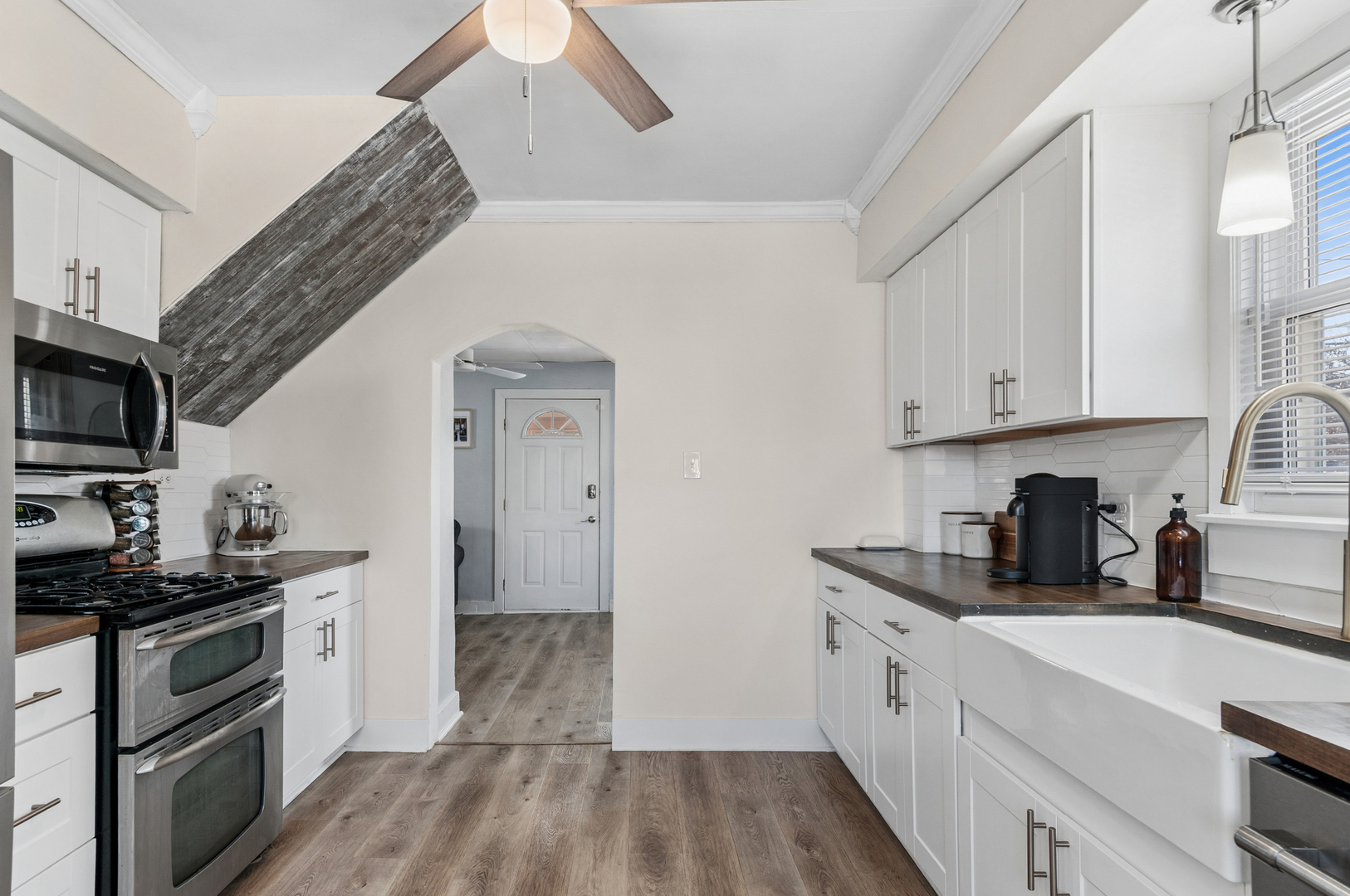 1312 Dean Street, St. Charles, IL 60174