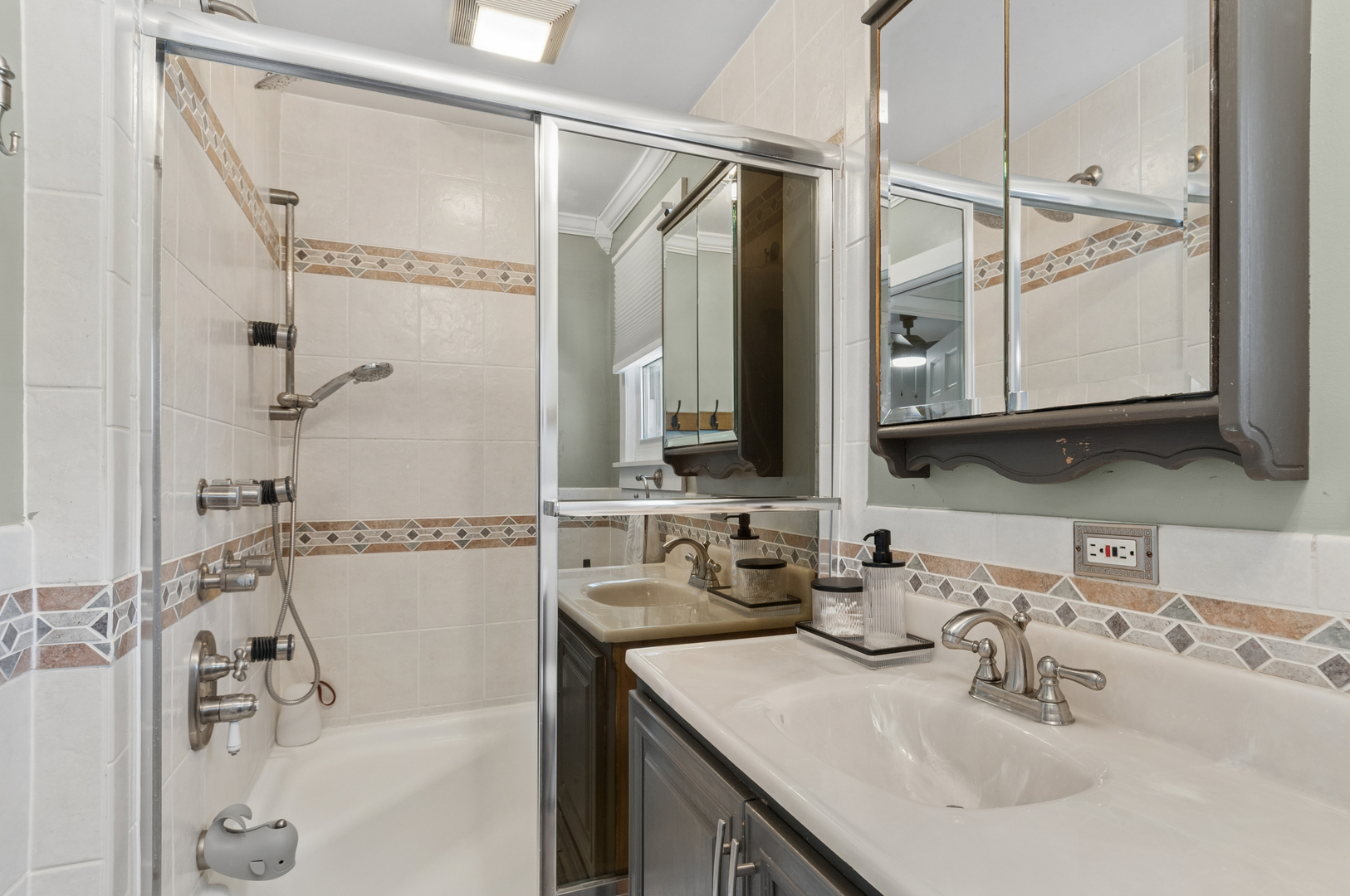 1312 Dean Street, St. Charles, IL 60174