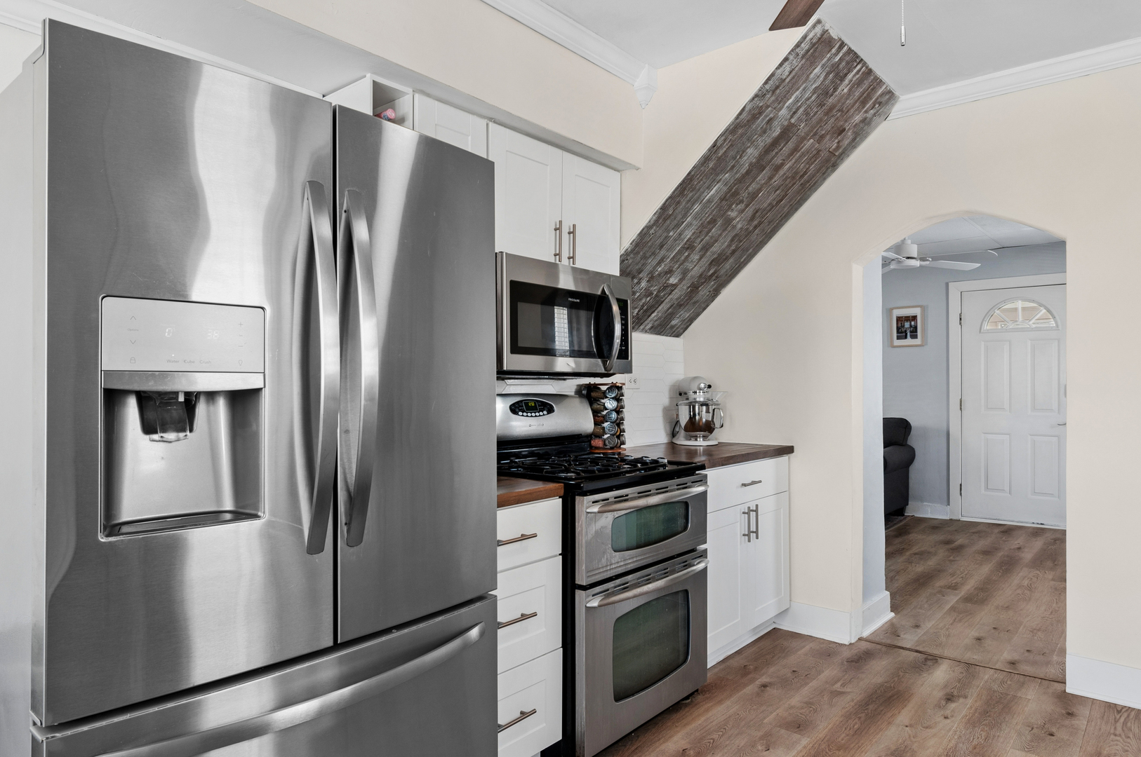 1312 Dean Street, St. Charles, IL 60174