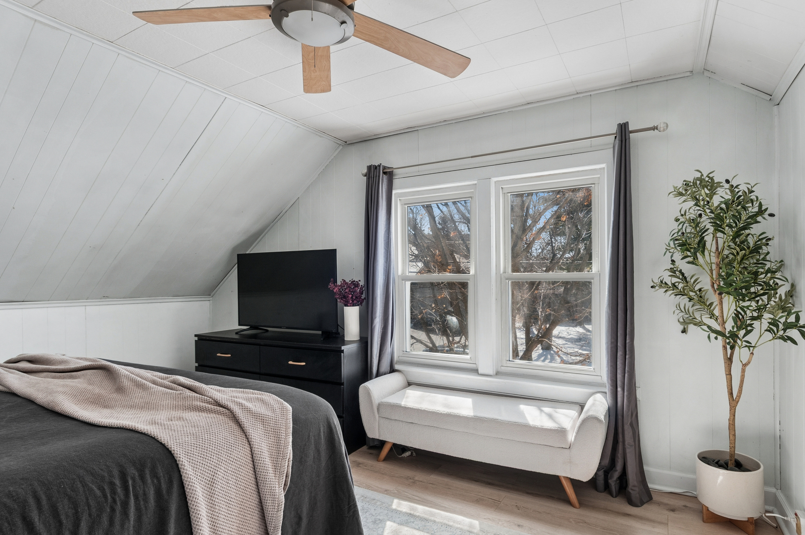 1312 Dean Street, St. Charles, IL 60174