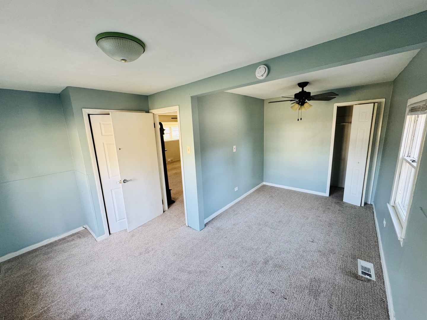 42160 N 6th Avenue, Antioch, IL 60002