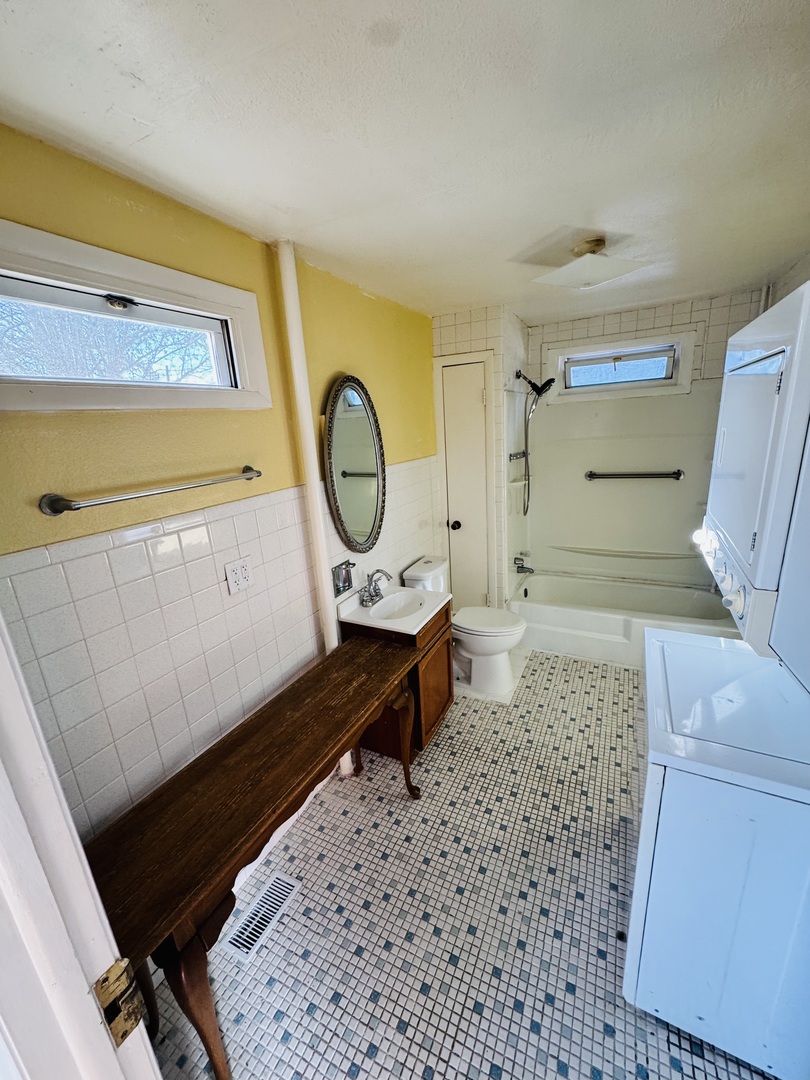 42160 N 6th Avenue, Antioch, IL 60002