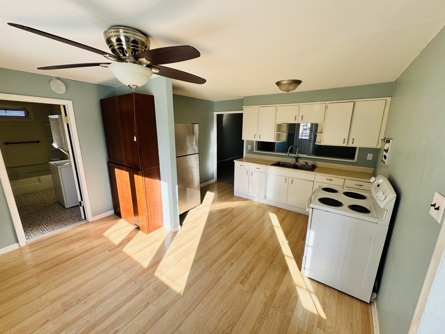 42160 N 6th Avenue, Antioch, IL 60002