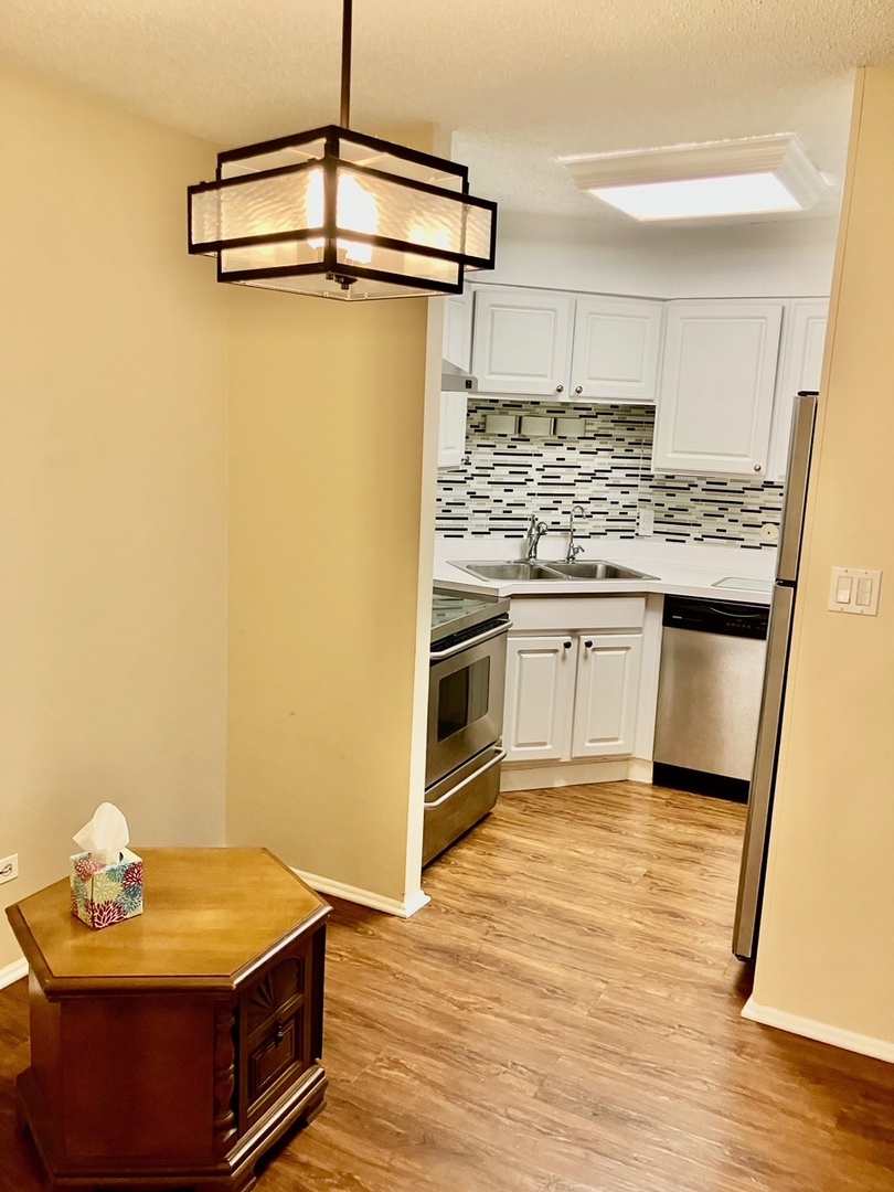 9514 Lawrence Avenue #2204, Schiller Park, IL 60176