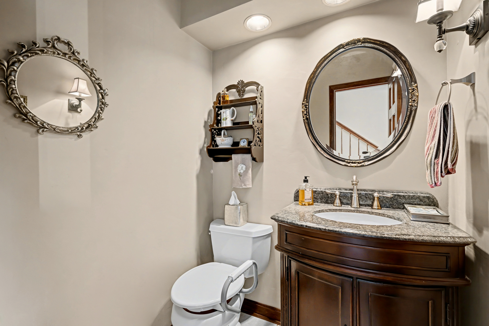 827 N Driveway, Glen Ellyn, IL 60137