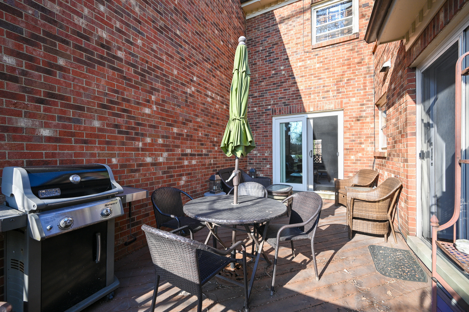827 N Driveway, Glen Ellyn, IL 60137