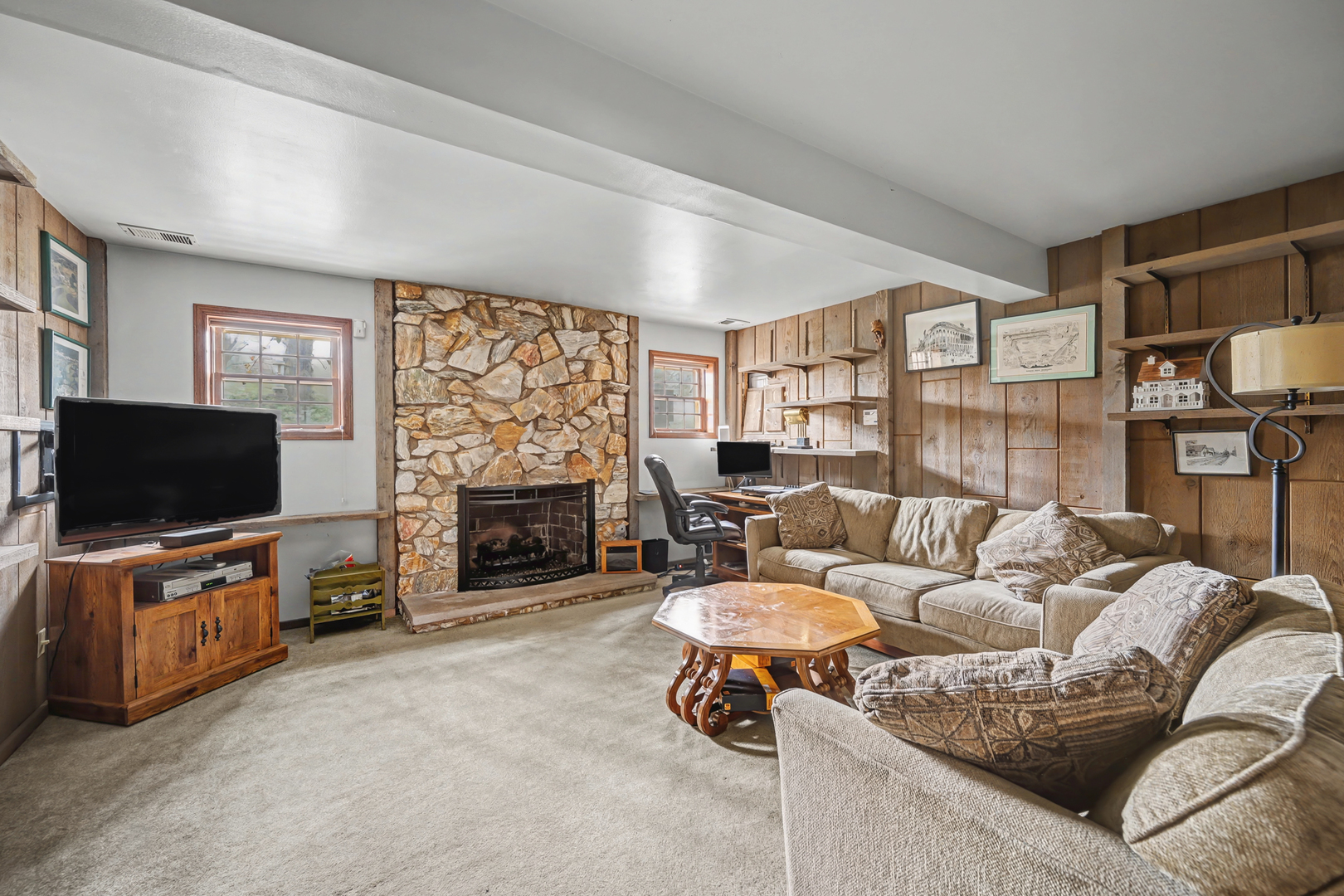 827 N Driveway, Glen Ellyn, IL 60137