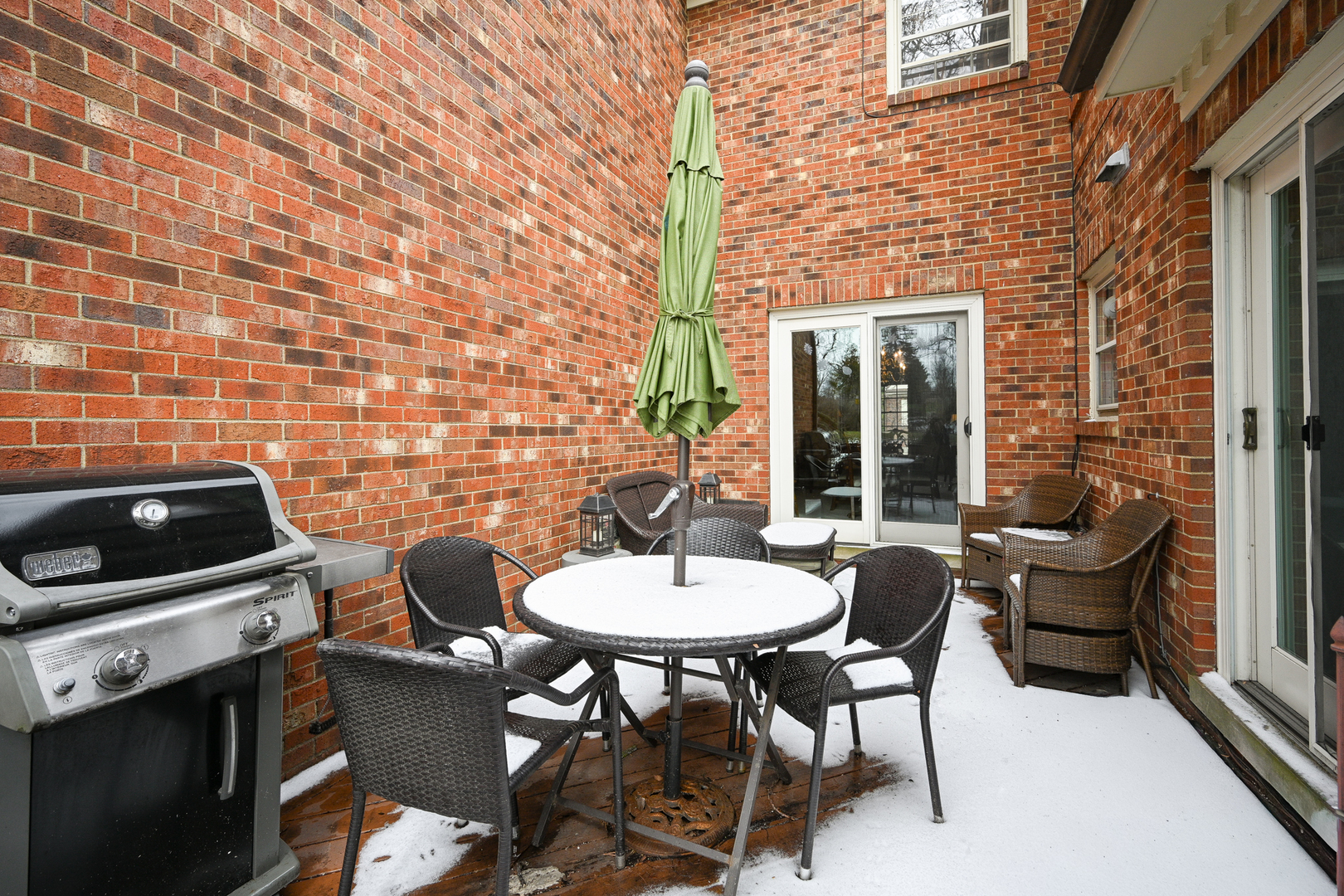 827 N Driveway, Glen Ellyn, IL 60137