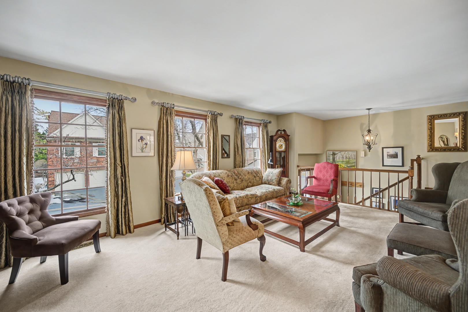 827 N Driveway, Glen Ellyn, IL 60137