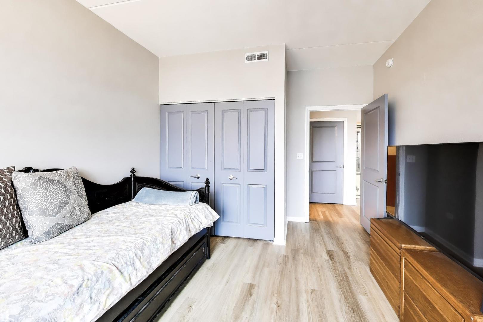 1199 E Port Clinton Road #311, Vernon Hills, IL 60061