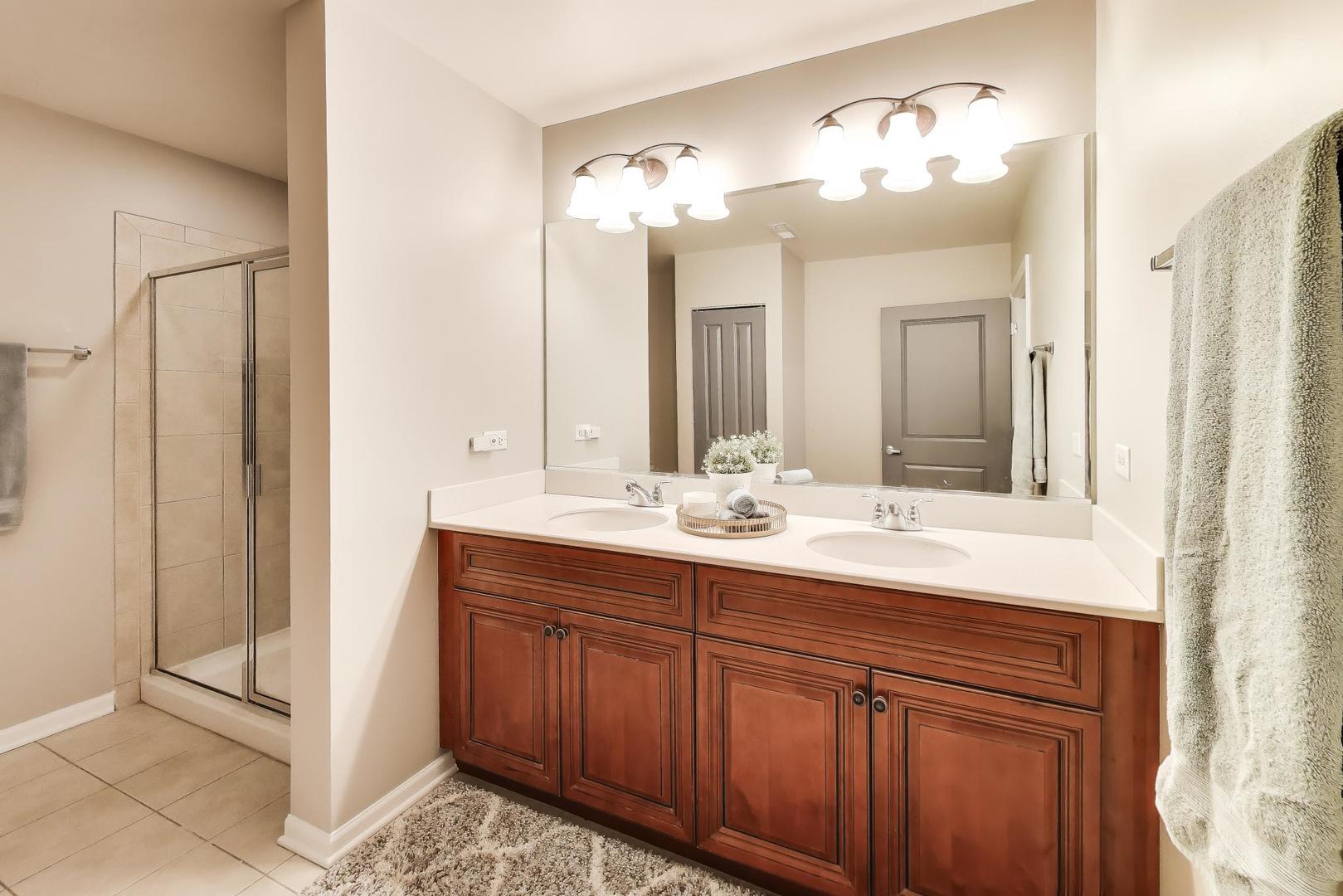 1199 E Port Clinton Road #311, Vernon Hills, IL 60061