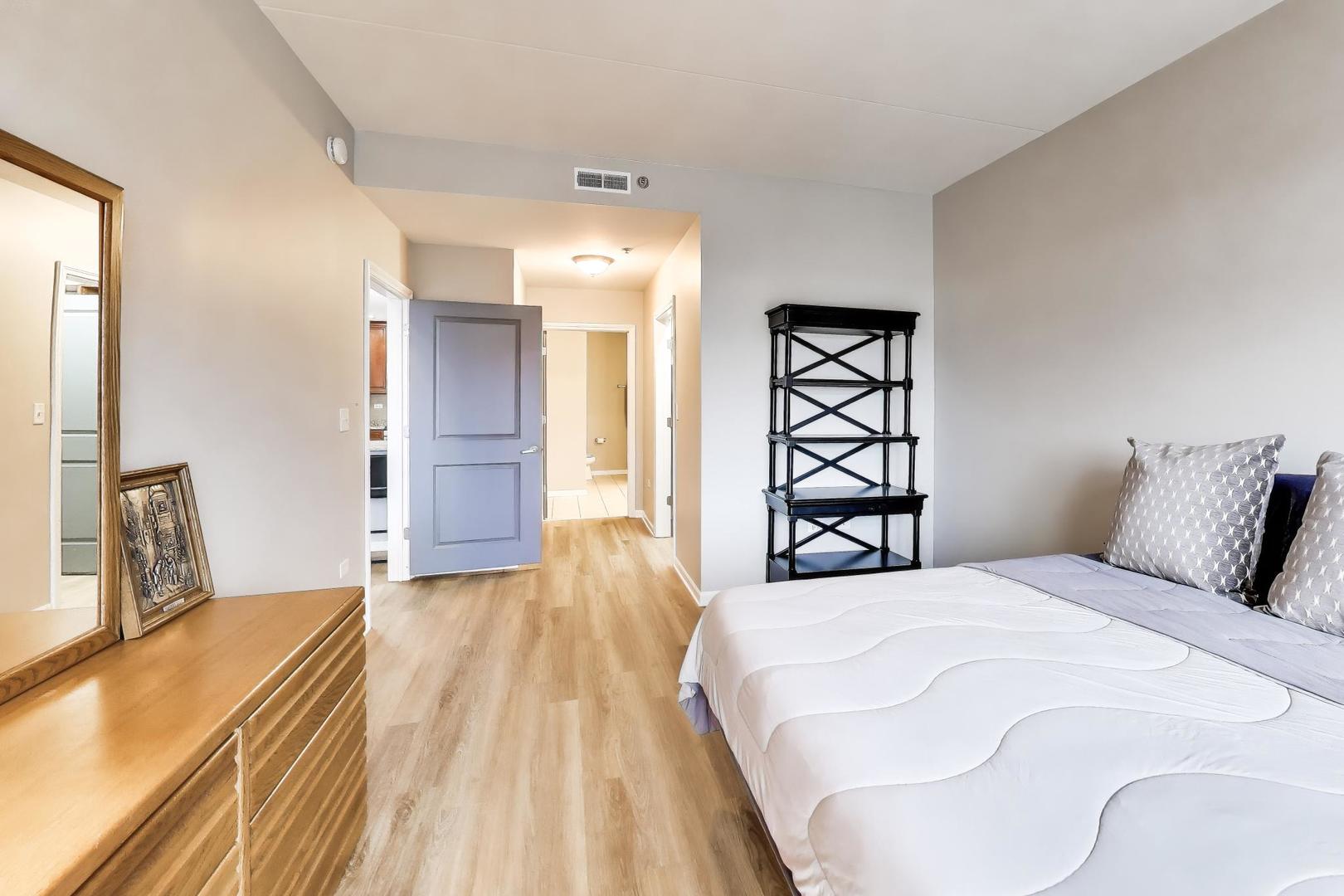 1199 E Port Clinton Road #311, Vernon Hills, IL 60061