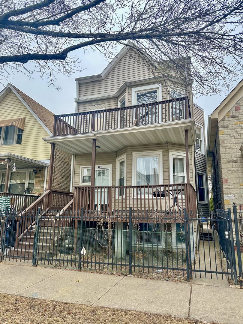 2045 N Tripp Avenue, Chicago, IL 60639