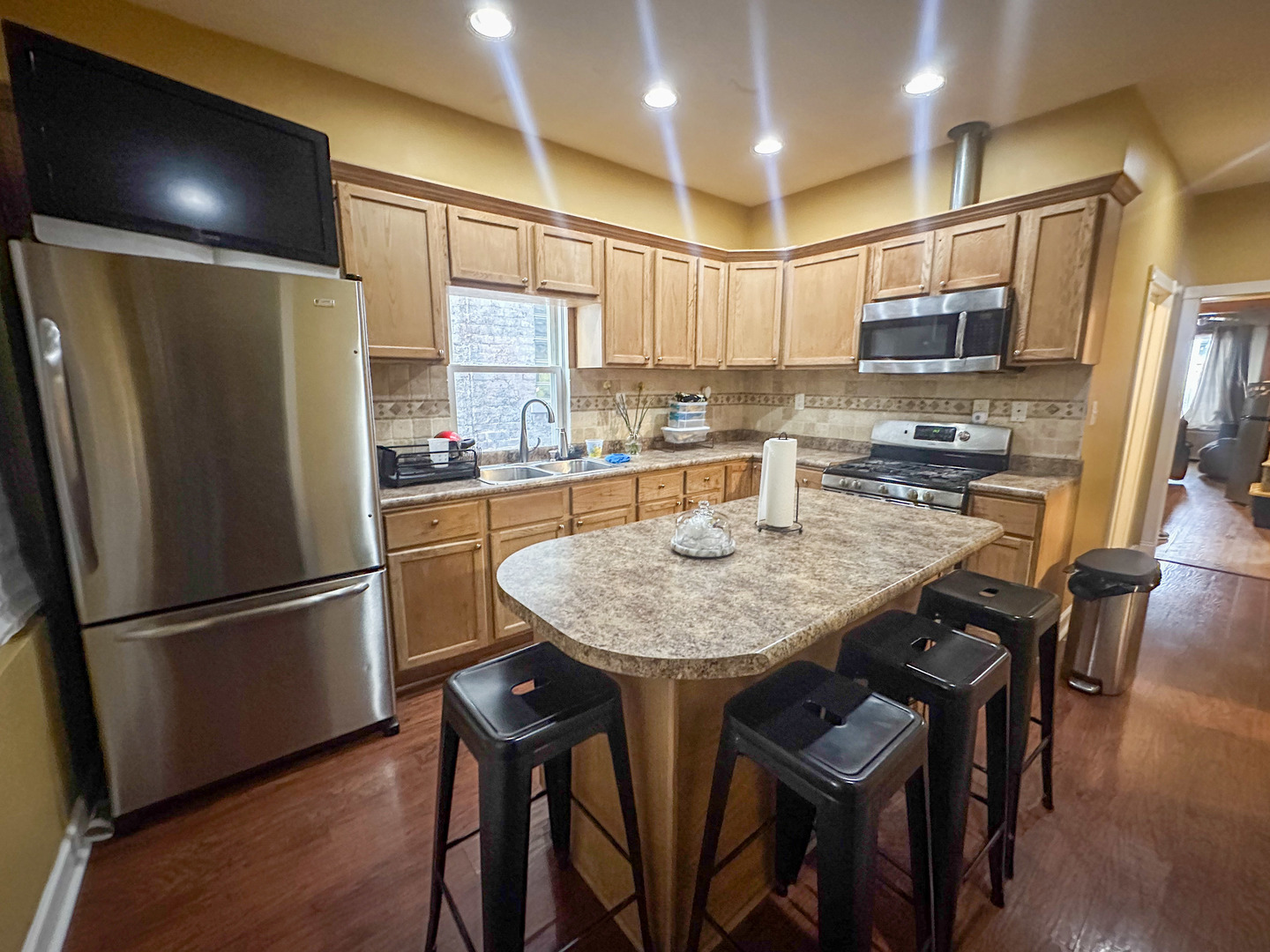 2045 N Tripp Avenue, Chicago, IL 60639