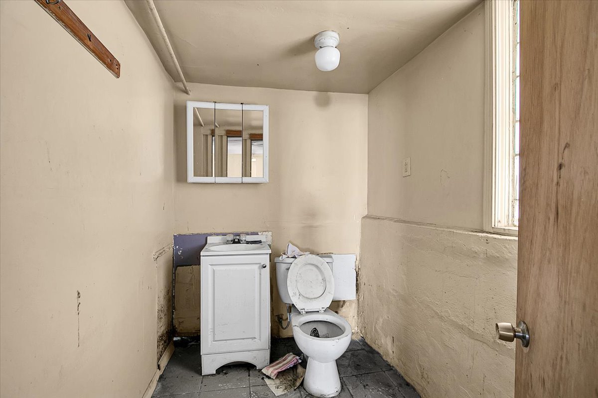 4832 W Ferndinand Street, Chicago, IL 60644