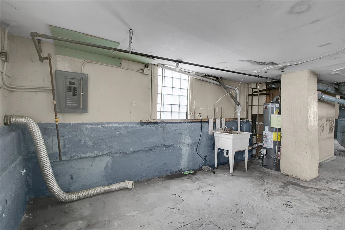 4832 W Ferndinand Street, Chicago, IL 60644