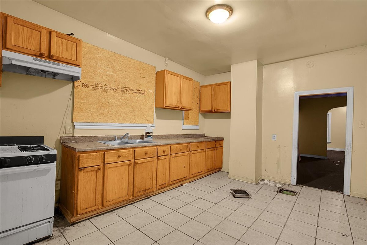 4832 W Ferndinand Street, Chicago, IL 60644