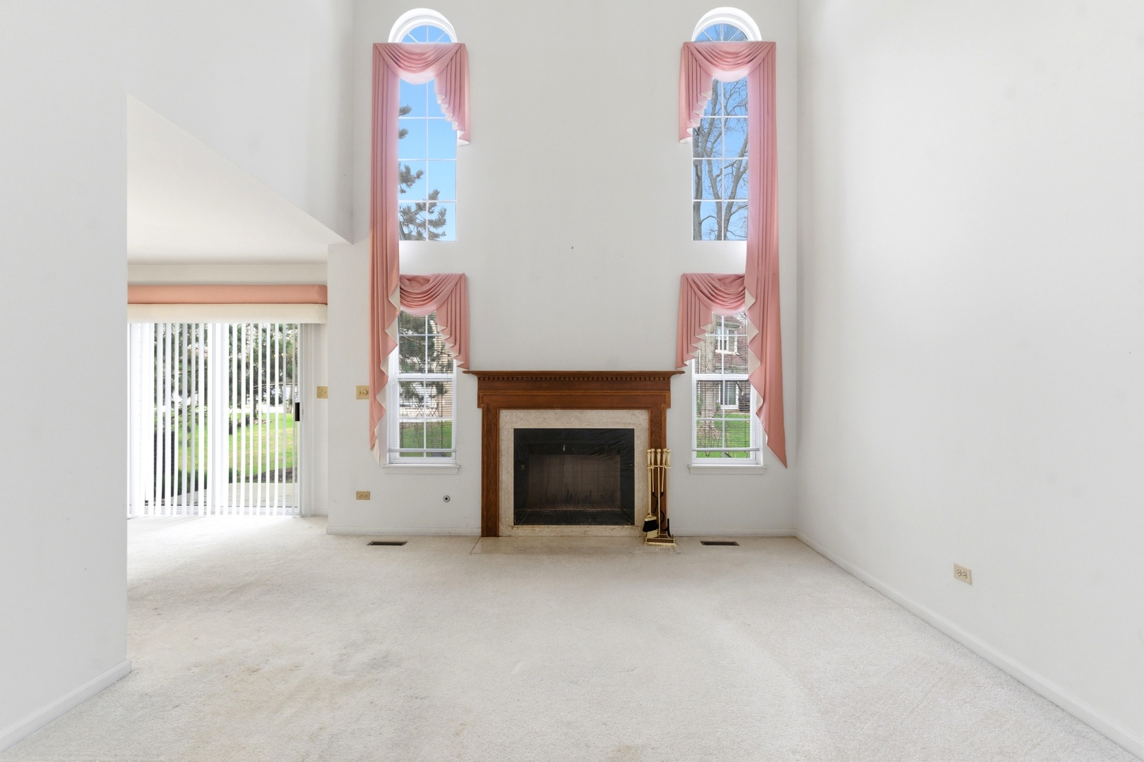 1192 Scott Court, Carol Stream, IL 60188