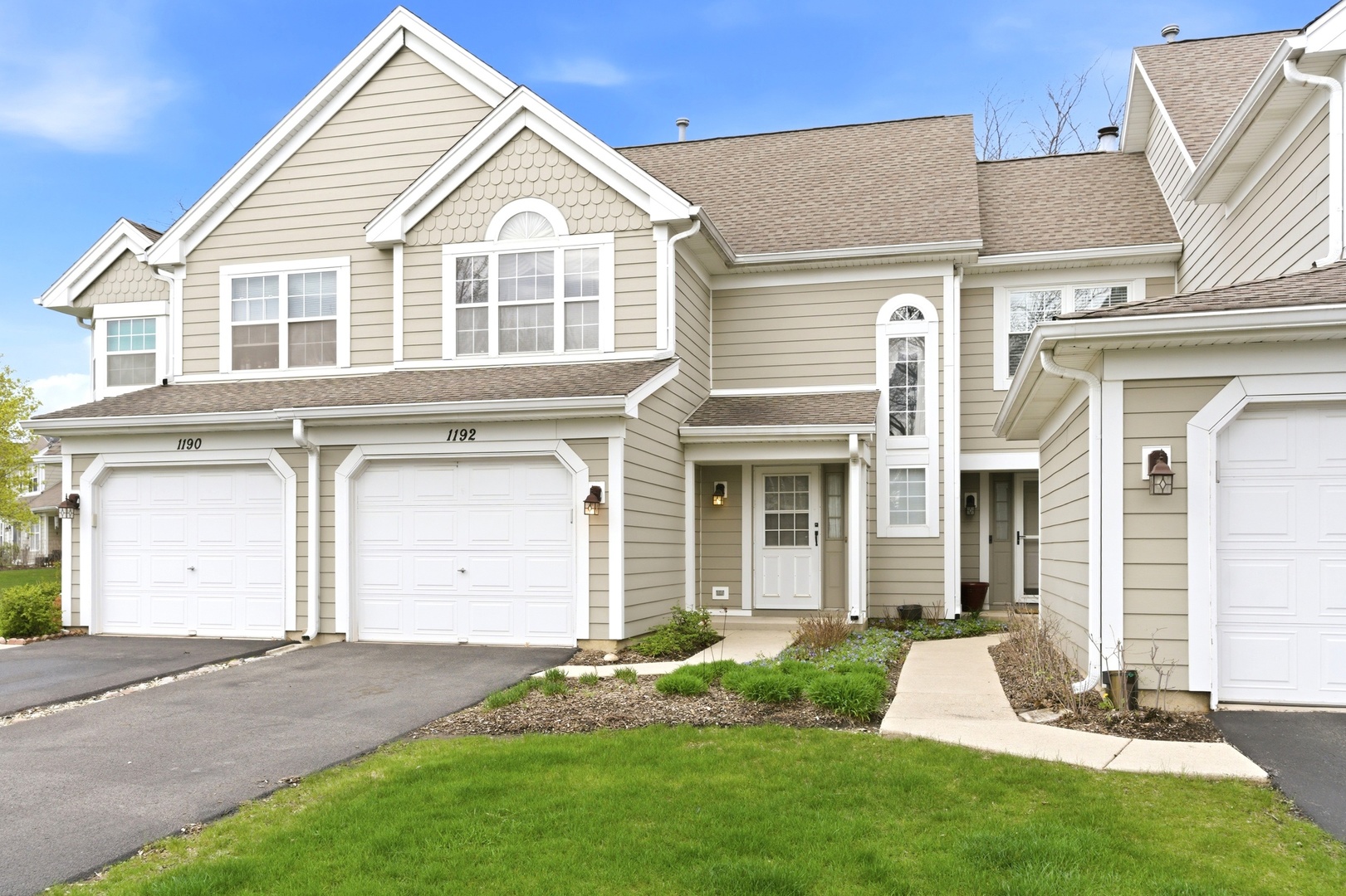 1192 Scott Court, Carol Stream, IL 60188