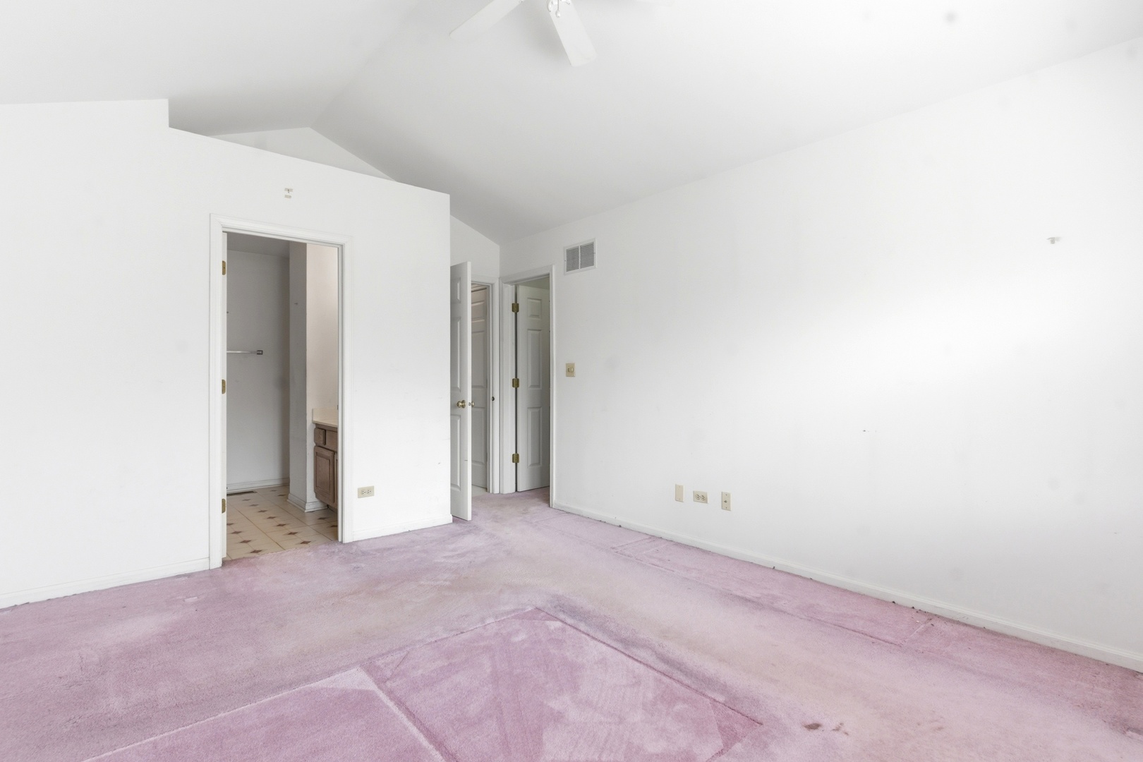 1192 Scott Court, Carol Stream, IL 60188