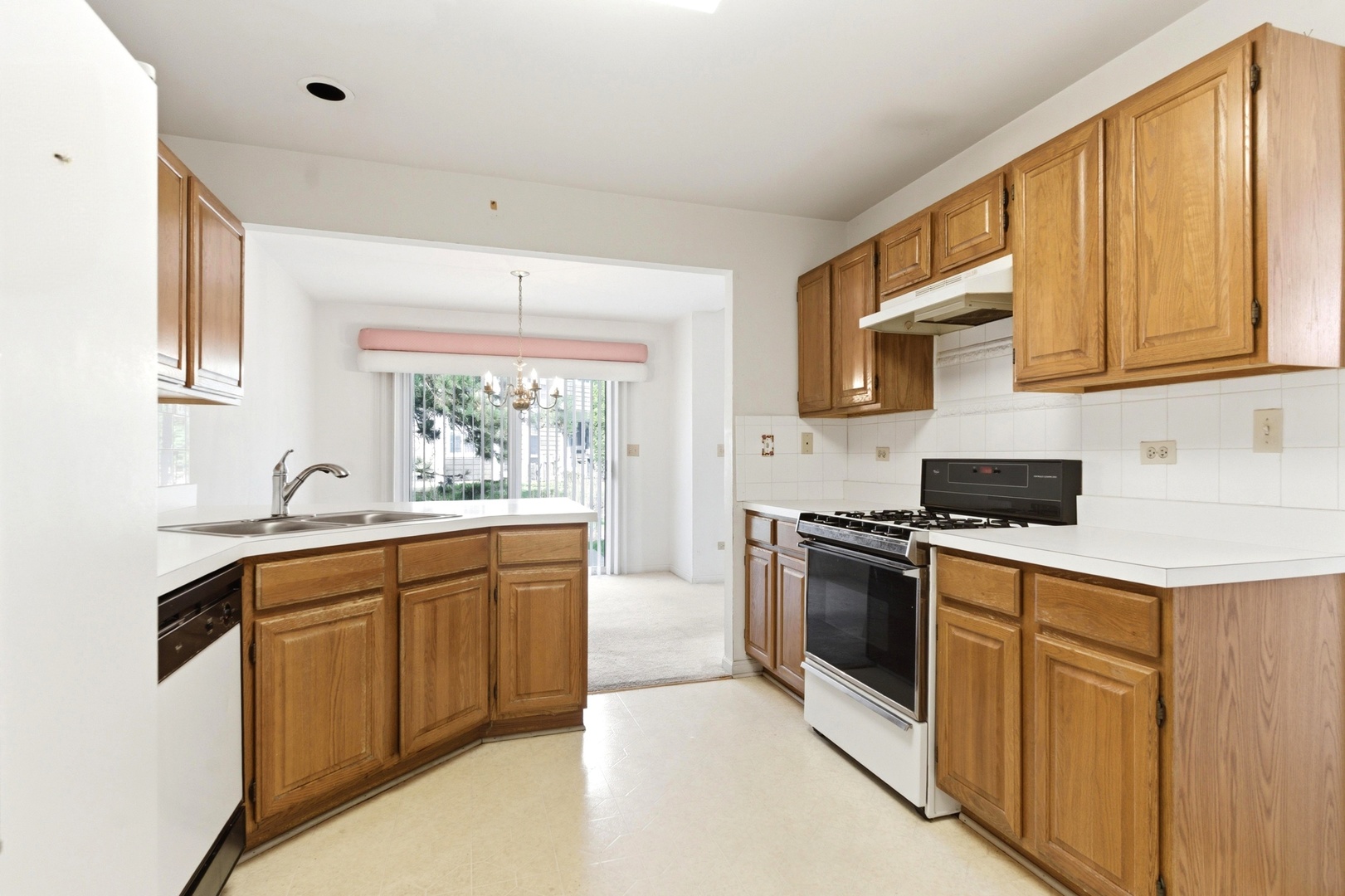 1192 Scott Court, Carol Stream, IL 60188