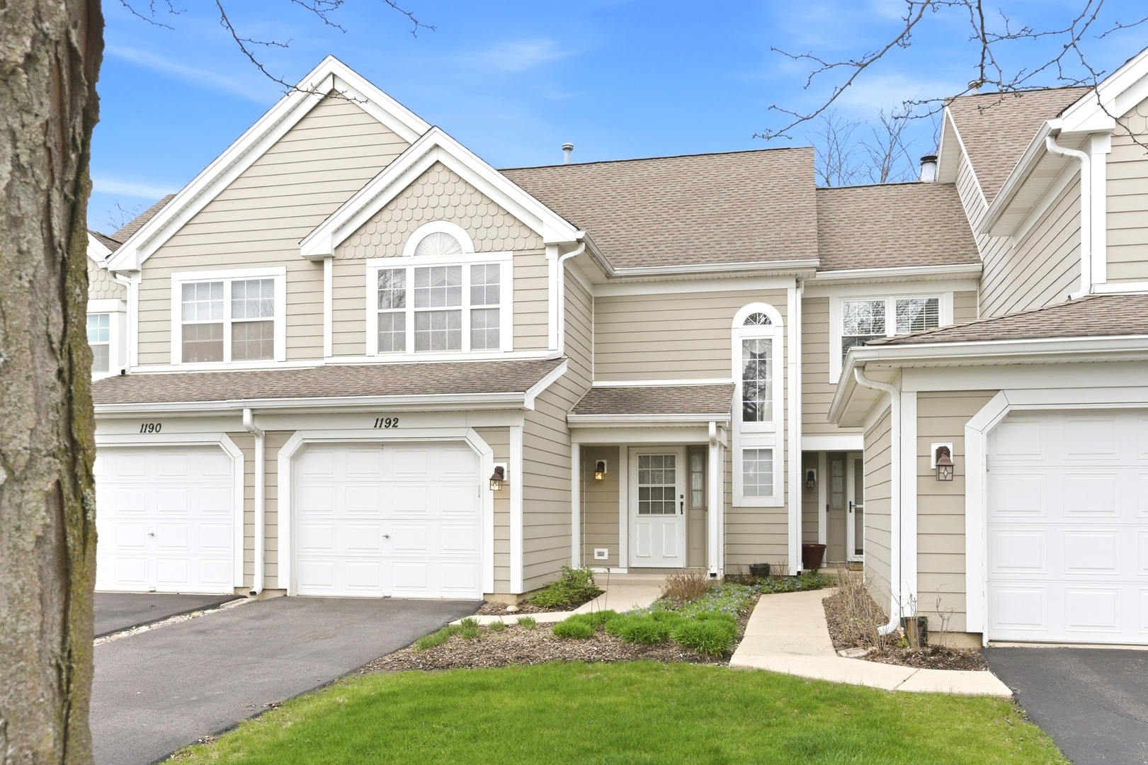 1192 Scott Court, Carol Stream, IL 60188